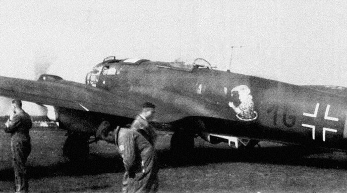 Heinkel-He-111P2-3.KG27-(1G+EK)-Jester-Neukuhren-Prussia-Sep-1939[1].jpg